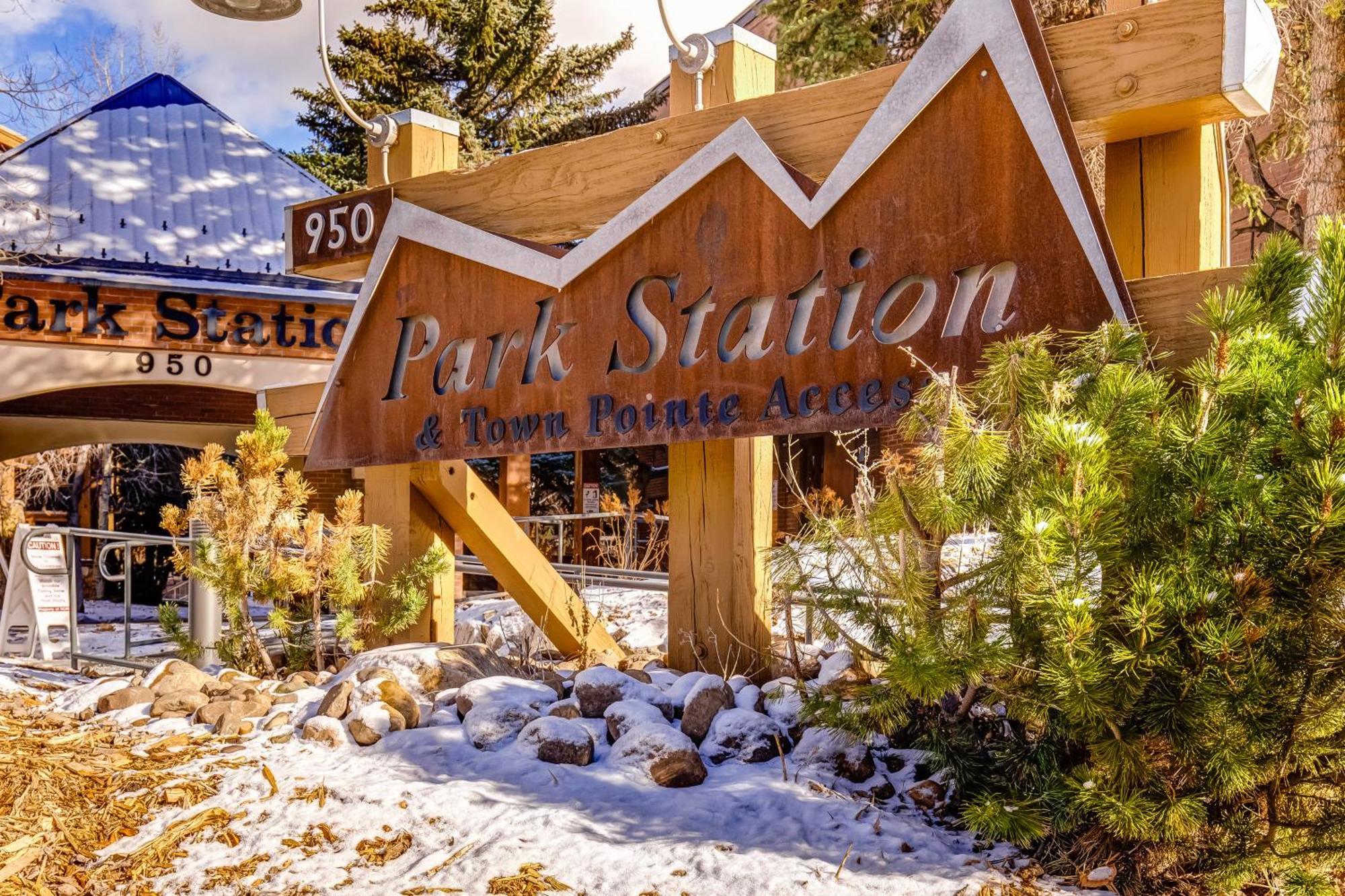 Park Station Family Retreat Villa Park City Ruang foto